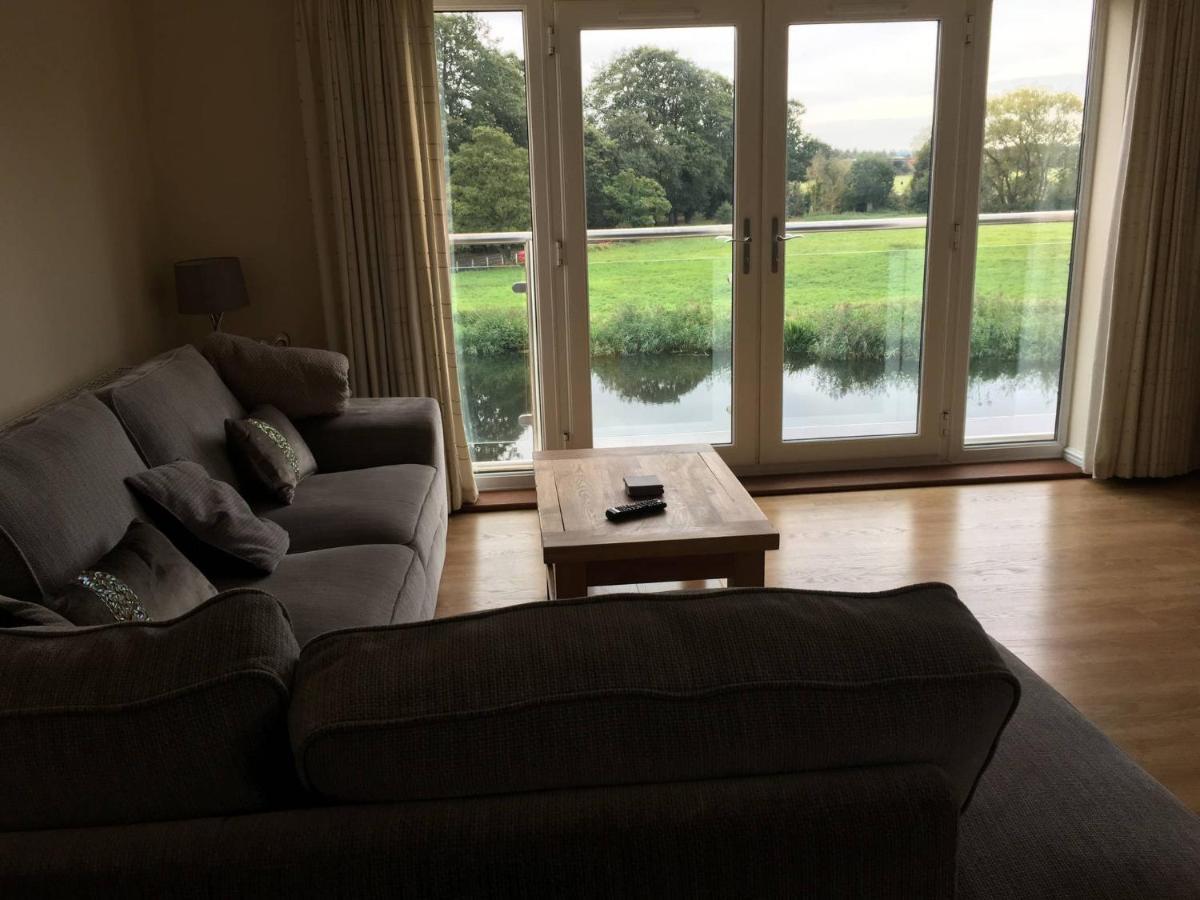 Penthouse Apartment On The River - 65 Skipper Way Saint Neots Buitenkant foto